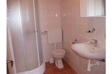 Privatni smještaj Okrug Gornji 2